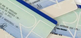 Peut-on voyager avec une carte d'identité de plus de 10 ans ?